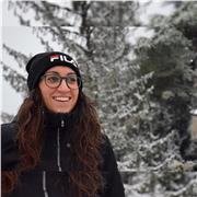 Laureata in pianoforte e tastiere pop rock impartisce lezioni di musica e pianoforte